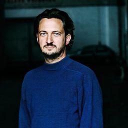 Jan Messutat 飾演 Jens