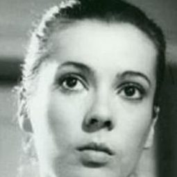 Teodora Mareș - Confession of Love演員 飾演Ioana Popa