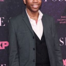 Freddie Pendavis 飾演 Self