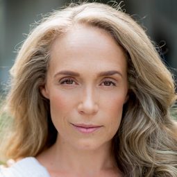 珍妮佛·科平 - 超級火山：真正末日演員 飾演Nancy