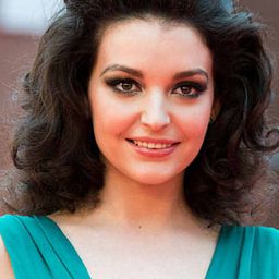 瑪莉亞·鄧博斯卡 飾演 Karen