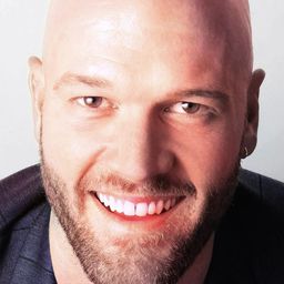 Zachary James 飾演 Amenhotep III / A professor