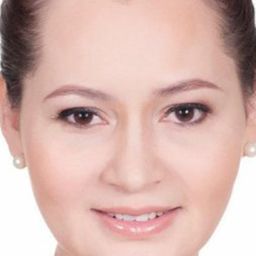 Ratree Wittawat 飾演 Mrs. Leang