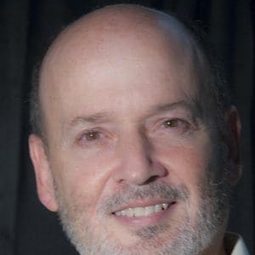 Michael J. Morris - 獵鷹上升演員 飾演Businessman