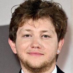 安東尼·巴洪 - 與神同行的少年演員 飾演Thomas