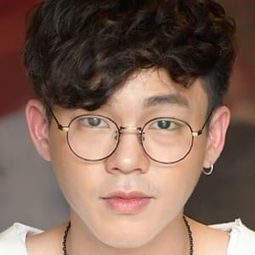 納塔希特·科蒂曼努斯沃尼奇 - 鬼假期演員 飾演Aod