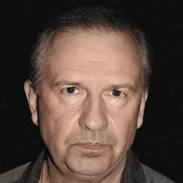 托馬士·史托金格 飾演 Tomasz Biel