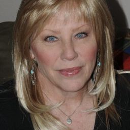 Deborah Lee Douglas - 唐維登纪事演員 飾演Sarah (uncredited)