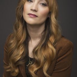 Eden Espinosa 飾演 Cassandra (voice)