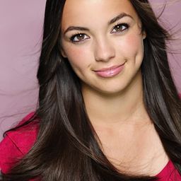 Vanessa Merrell 飾演 Maya