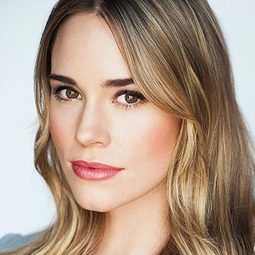 克莉絲妲·B.艾倫 飾演 Melanie / Mary