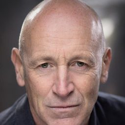 Russell Barnett - Caught by Love演員 飾演George