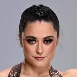 Aoife Cusack 飾演 Lyra Valkyria