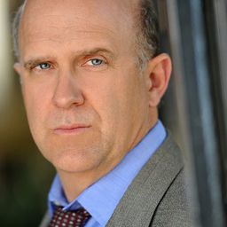 William Charlton 飾演 Bud