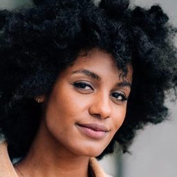 Abigail Abraham - 網中蜘蛛演員 飾演Young Woman