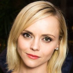 姬絲汀娜·莉芝 飾演 Rebecca