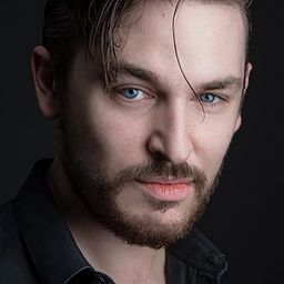 Billy Rayner - 陽光兔仔兵演員 飾演Herr Frosch