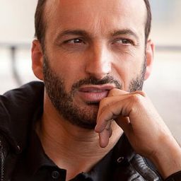 Michel Ferracci 飾演 Félix Nerri