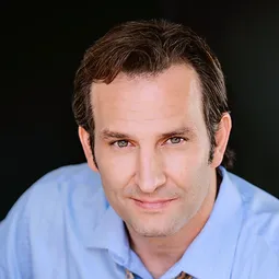 凱文·賽斯摩爾 - Hazard演員 飾演Dr. Bower