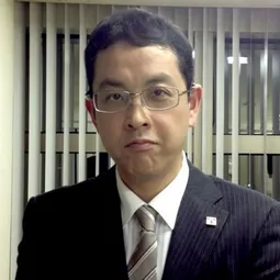 Jinta Nishizawa 飾演 