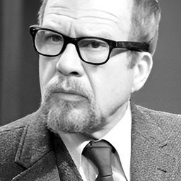 Olaf Pooley 飾演 German Doctor