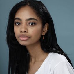 Bianca Buck 飾演 Maggie