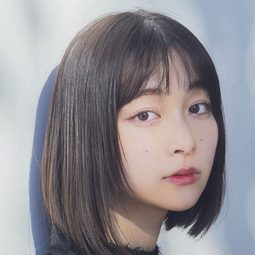 Nozomi Hanayagi 飾演 