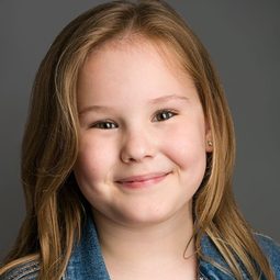 Abigail Oliver - 洋芋片和馬鈴鼠：洋芋片的假期演員 飾演(voice)