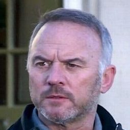 Mark Womack 飾演 Frank