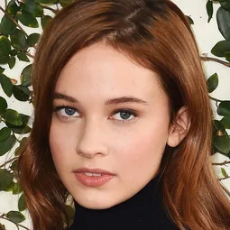 佳莉絲柏妮 飾演 Self