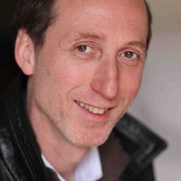 Serge Boutleroff 飾演 Mammouth