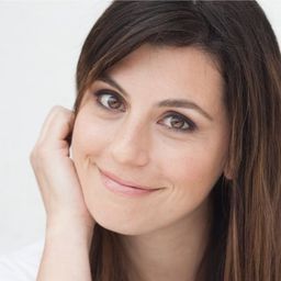 Sarah Karijan 飾演 Control