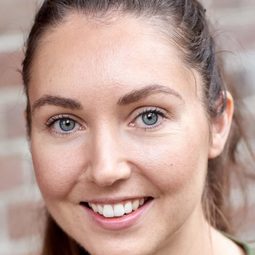 Mathilde Austegard Ypsøy 飾演 Oil Rig Worker