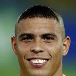 Ronaldo - 博比·羅布森：超越總教頭演員 飾演Self