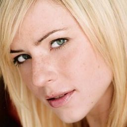 Melissa-Anne Davenport 飾演 Daphy