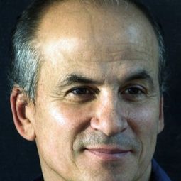 Patrick Fierry 飾演 Martin