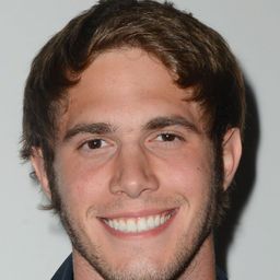 布雷克·詹納 飾演 Tommy