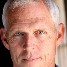 Kevin McCorkle - 情謎艾曼紐演員 飾演Officer Watson