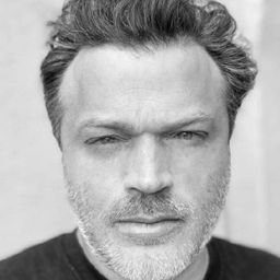 Greg Hill 飾演 Henry / RV Man