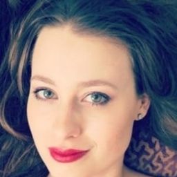 Patricia Kalis 飾演 Peggy