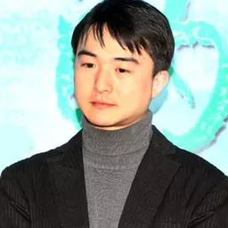 黃坤玄 飾演 Rocky Ma