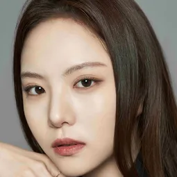 李烈音 飾演 Park Shi-young