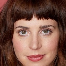 Ashley Spillers - 軍火狗演員 飾演Rosens Wife