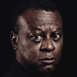 傑梅斯·巴特勒 - Age of Cannibals演員 飾演Vincent Akume