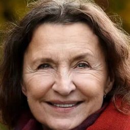 Karen-Lise Mynster 飾演 Gunna