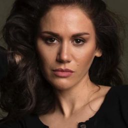 Ekin Türkmen 飾演 Ecem