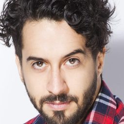 Daniel Tovar 飾演 Gastón