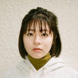 Kana Mahiro 飾演 Hotaru Suzuoka (Adult)