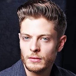Jason Shah 飾演 