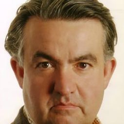 Urbain Cancelier 飾演 Mayor